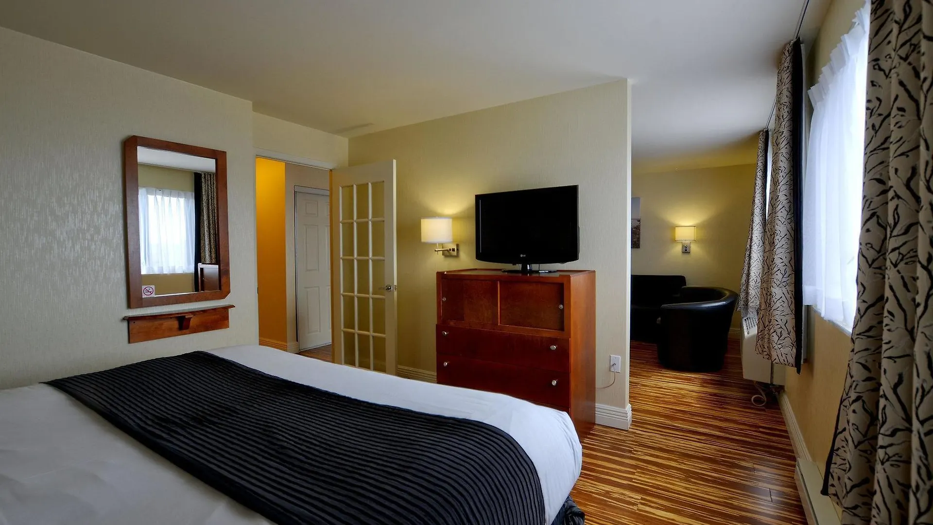 Hotel & Suites Le Dauphin Quebec Canada