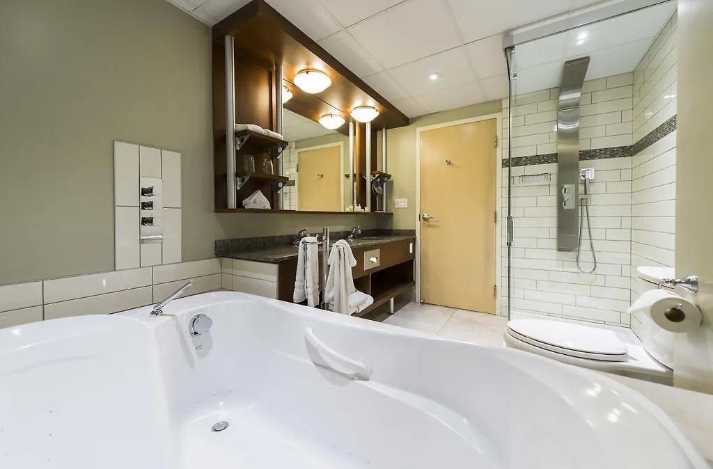 Hotel & Suites Le Dauphin Quebec Canada