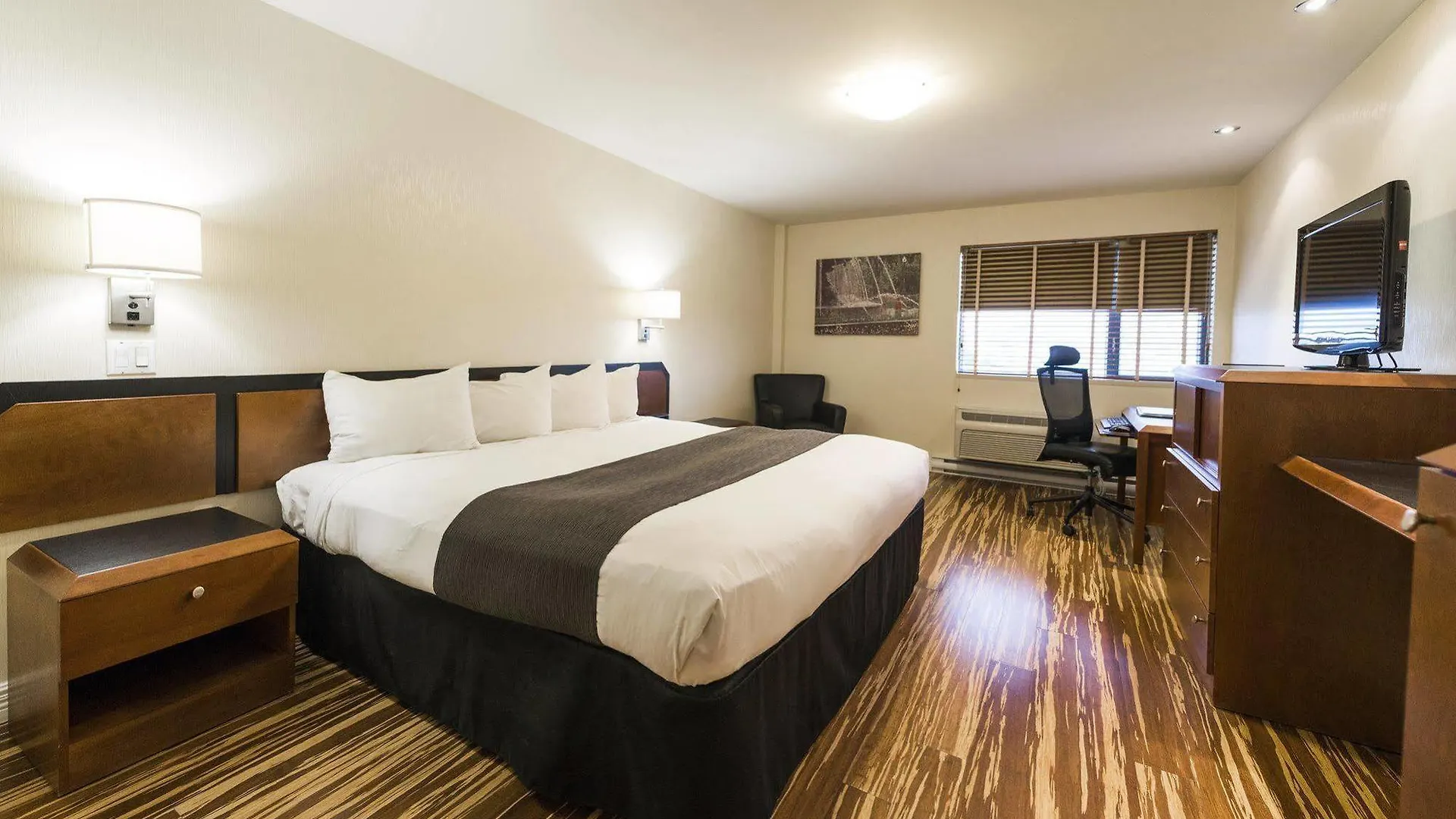 Hotel & Suites Le Dauphin Quebec  Quebec City