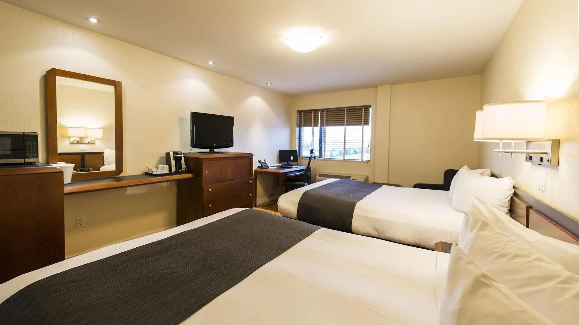 Hotel & Suites Le Dauphin Quebec  Quebec City