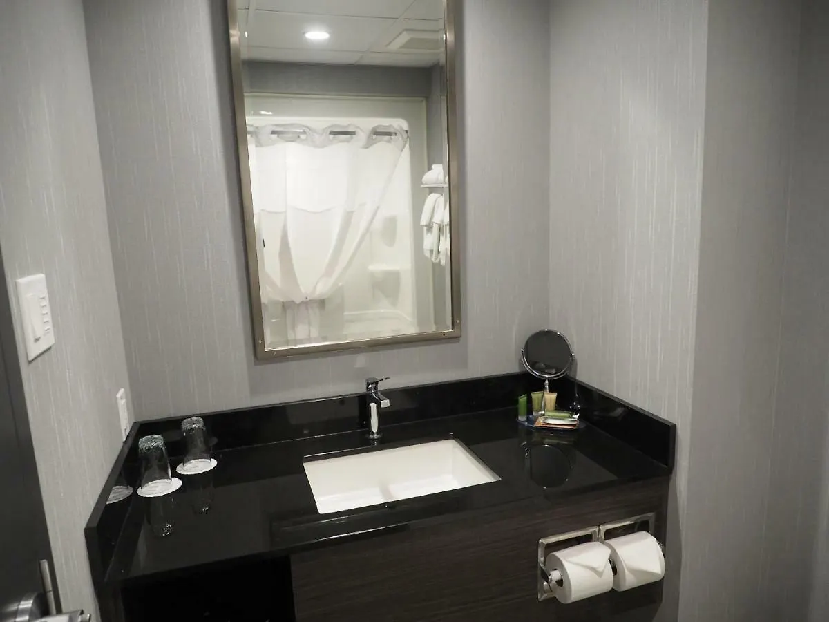 Hotel & Suites Le Dauphin Quebec Quebec City