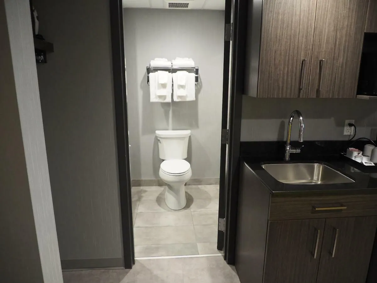 Hotel & Suites Le Dauphin Quebec Quebec City
