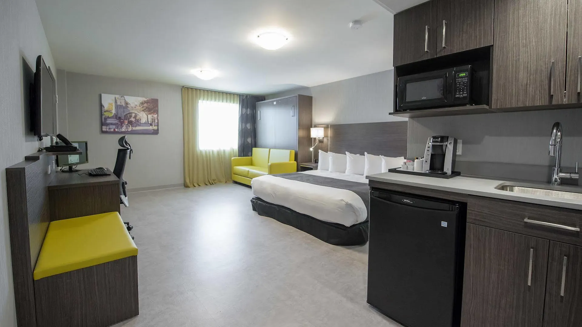 Hotel & Suites Le Dauphin Quebec קנדה
